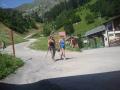 Des filles de retour de rando...