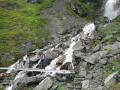 Les filles en rando &agrave; la cascade