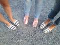A qui sont ces pieds ? 