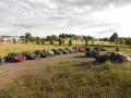 Le parking de la boite se remplit