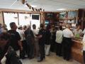 Elles devalisent la fromagerie ! 