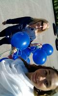 Pose des ballons sur le bord de la route 