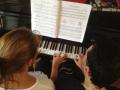 Si Marie nous a offert un concert guitare et chant, restons dans la musique avec du piano jou&eacute; &agrave; 4 mains par Eve et Alexandre. Quels artistes ces Doudistes !