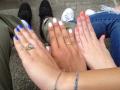 Pendant que, innocemment, les filles, tr&egrave;s patriotes, comparent leurs vernis &agrave; ongles, un drame se pr&eacute;pare...