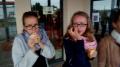 Carla et Camille se r&eacute;chauffent comme elles peuvent...