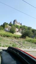 Ch&acirc;teau de la Roche pot. Tuiles verniss&eacute;es typiques.