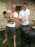 L'un des temps forts du s&eacute;jour. Faute de nourriture, il a &eacute;t&eacute; d&eacute;cid&eacute; de manger l'un des enfants au barbecue. De nombreux parents ont tent&eacute; de se d&eacute;barrasser de leur prog&eacute;niture, mais devant l'afflux des propositions, le choix s'est port&eacute; sur l'un des chiens que l'on a enroul&eacute; dans un papier alu (David est sp&eacute;cialiste du hot dog). V&eacute;ro, ne cherche plus ton chien, tu l'as mang&eacute;. MAN-G&Eacute; !