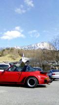 Juste au dessus du clocher, &agrave; flanc de falaise, en regardant bien sous la cr&ecirc;te on distingue un dahu inversus dextrus , extr&ecirc;mement rare &agrave; cette saison.