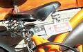Les magasins. Sur ce v&eacute;lo (3399&euro;, tout de m&ecirc;me) &eacute;tait &eacute;crit "ne pas toucher"....