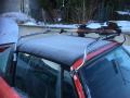 Gros plan sur la b&ecirc;te. Je parle du toit &eacute;quip&eacute; de porte-skis...