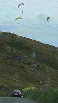 Instant inattendu. Des Porsche et des parapentes. Avec refroidissement par air dans les deux cas.