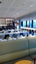 Tables dress&eacute;es attendent les Doudistes 