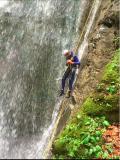 Petit comparatif du style des ados durant une descente de cascade. Rapha&euml;l, en puissance.