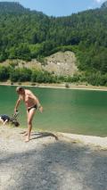 ....avec Johnny Weissmuller qui les a accompagn&eacute;es dans leur travers&eacute;e. 