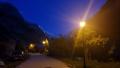 Mais le soir arrive,...