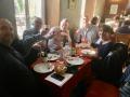 Tout commence donc de fa&ccedil;on tr&egrave;s plaisante, &agrave; table et en excellente compagnie.