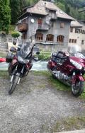 Motos devant le giffre 