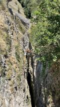 Le petit pont juste au loin 