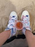 Devinez qui porte des converses et boit du ros&eacute;??