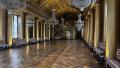 Le sapin dans la salle de bal du palais